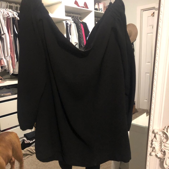 Artiza Babaton off the shoulder top - Picture 2 of 4